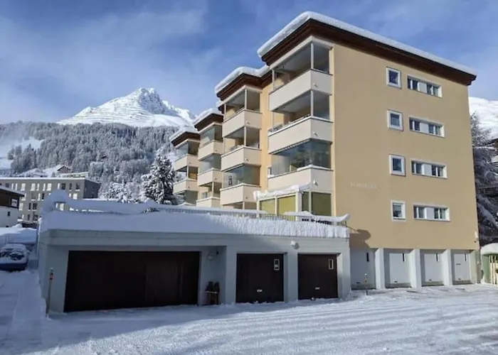 Sunny 3-bedroom With Balcony & Parking Apartment *