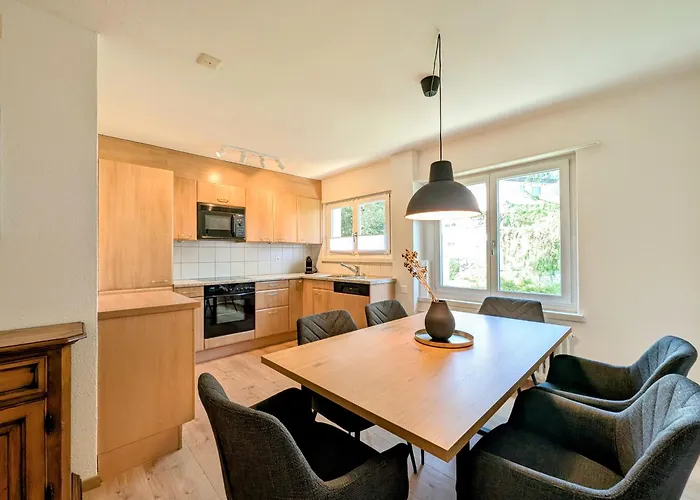 Sunny 3-bedroom With Balcony & Parking Ostrava