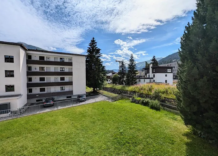 Apartment Sunny 3-bedroom With Balcony & Parking