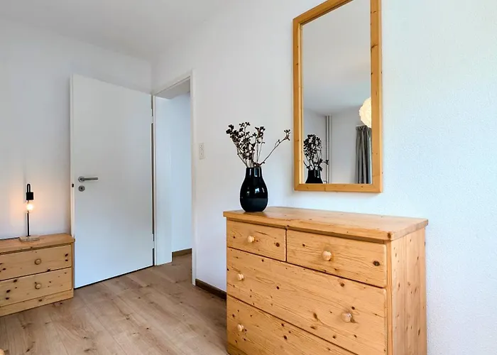 Sunny 3-bedroom With Balcony & Parking Apartment *