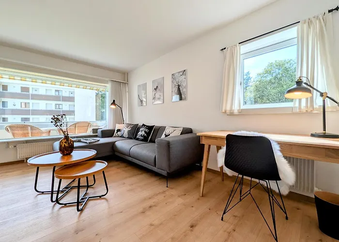 Daire Sunny 3-bedroom With Balcony & Parking