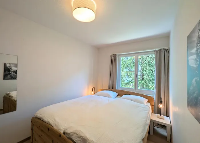 Sunny 3-bedroom With Balcony & Parking *