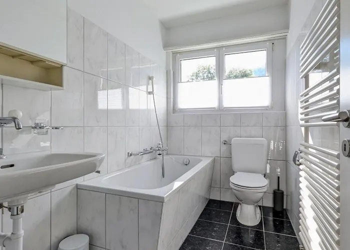 Sunny 3-bedroom With Balcony & Parking * Davos