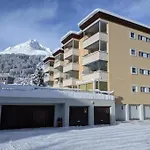 Sunny 3-bedroom With Balcony & Parking アパート *