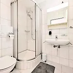 アパート Sunny 3-bedroom With Balcony & Parking ダヴォス・プラッツ
