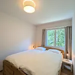 Sunny 3-bedroom With Balcony & Parking *