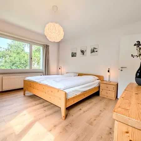 Sunny 3-bedroom With Balcony & Parking 다보스