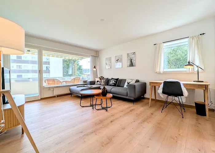 Sunny 3-bedroom With Balcony & Parking * 达沃斯