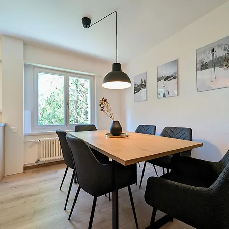 Sunny 3-bedroom With Balcony & Parking Apartamento