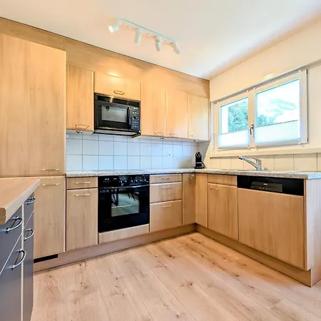 Sunny 3-bedroom With Balcony & Parking Apartamento Davos