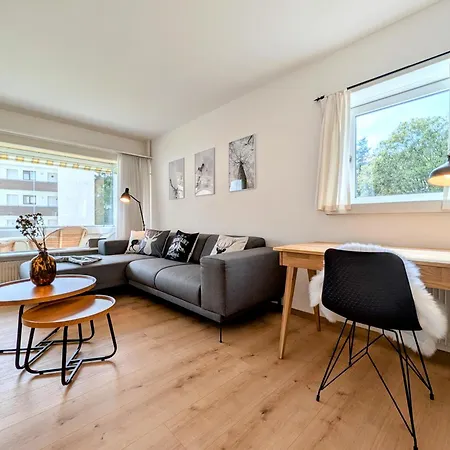 Apartment Sonniges Mit 3 Schlafzimmern & Balkon Mit Bergblick