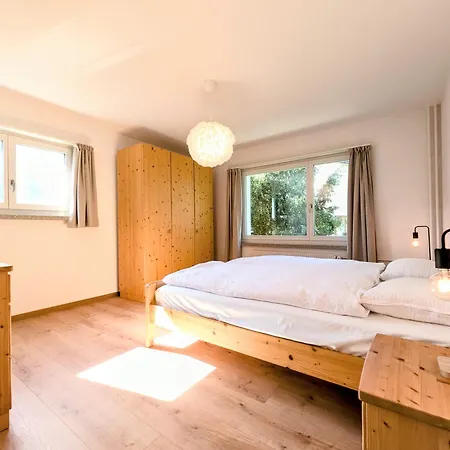 Apartment Sonniges Mit 3 Schlafzimmern & Balkon Mit Bergblick *