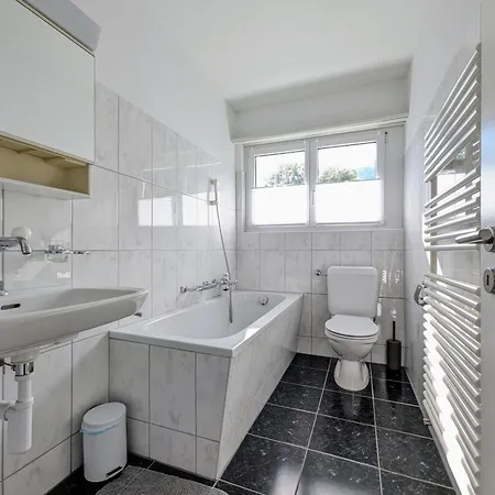 Sunny 3-bedroom With Balcony & Parking * Davos